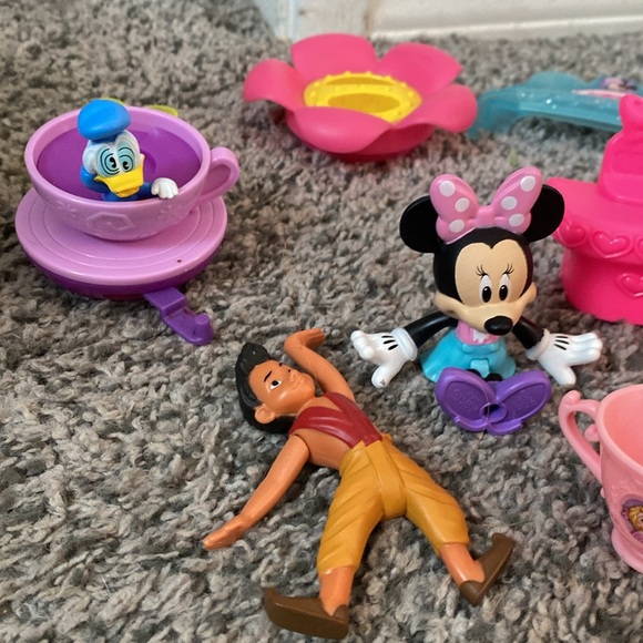 Large Disney Lot plus Snoopi walking toy - Picture 3 of 4